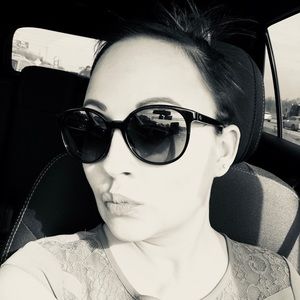 Meet your Posher, Deanna